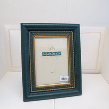 Load image into Gallery viewer, Malden 5x7&quot; green man made leather frame
