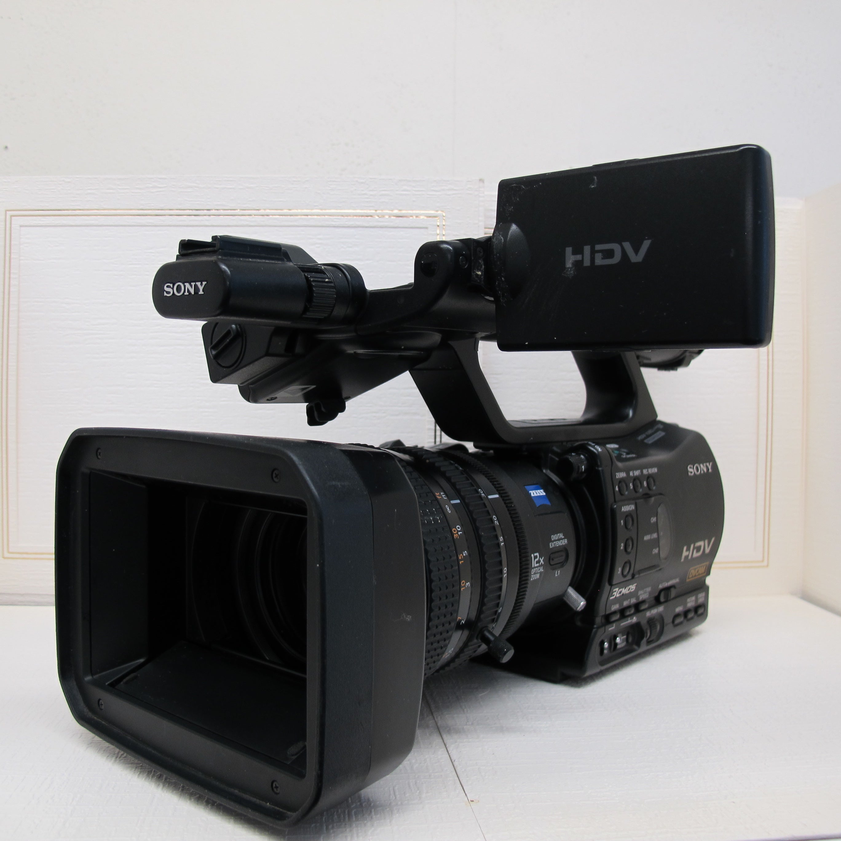 SONY Vario Sonnar T✳︎ 1.6/4.4-52.8 SONY Vario Sonnar T✳︎ 1.6/4.4-52.8 Amazon.com : Sony Intl